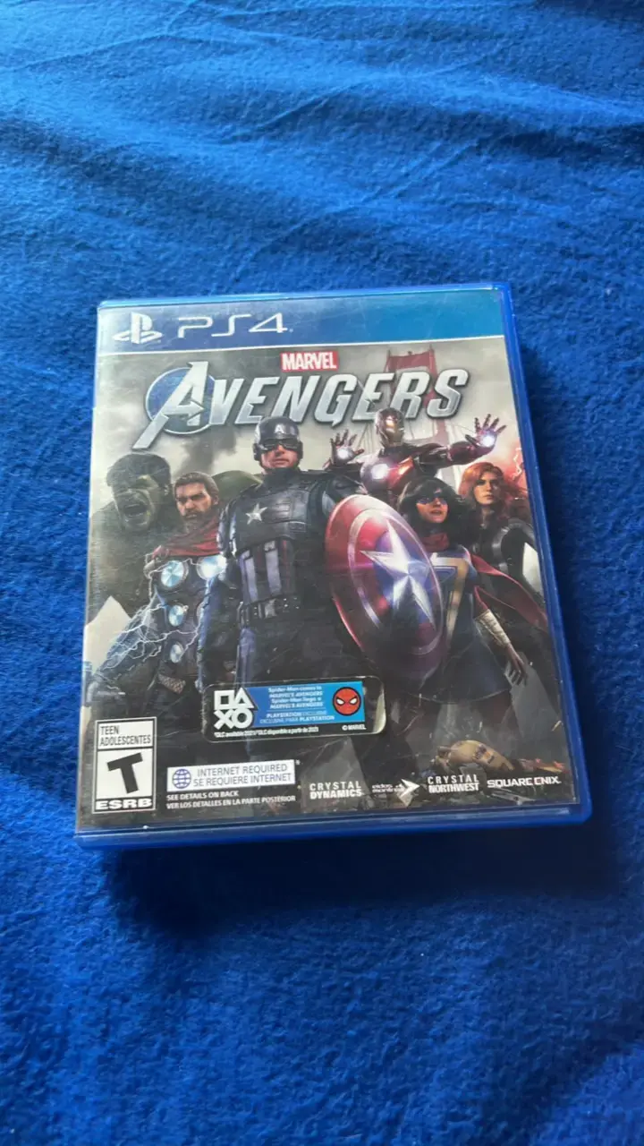 Juego PS4 Marvel Avengers en buen estado - 1