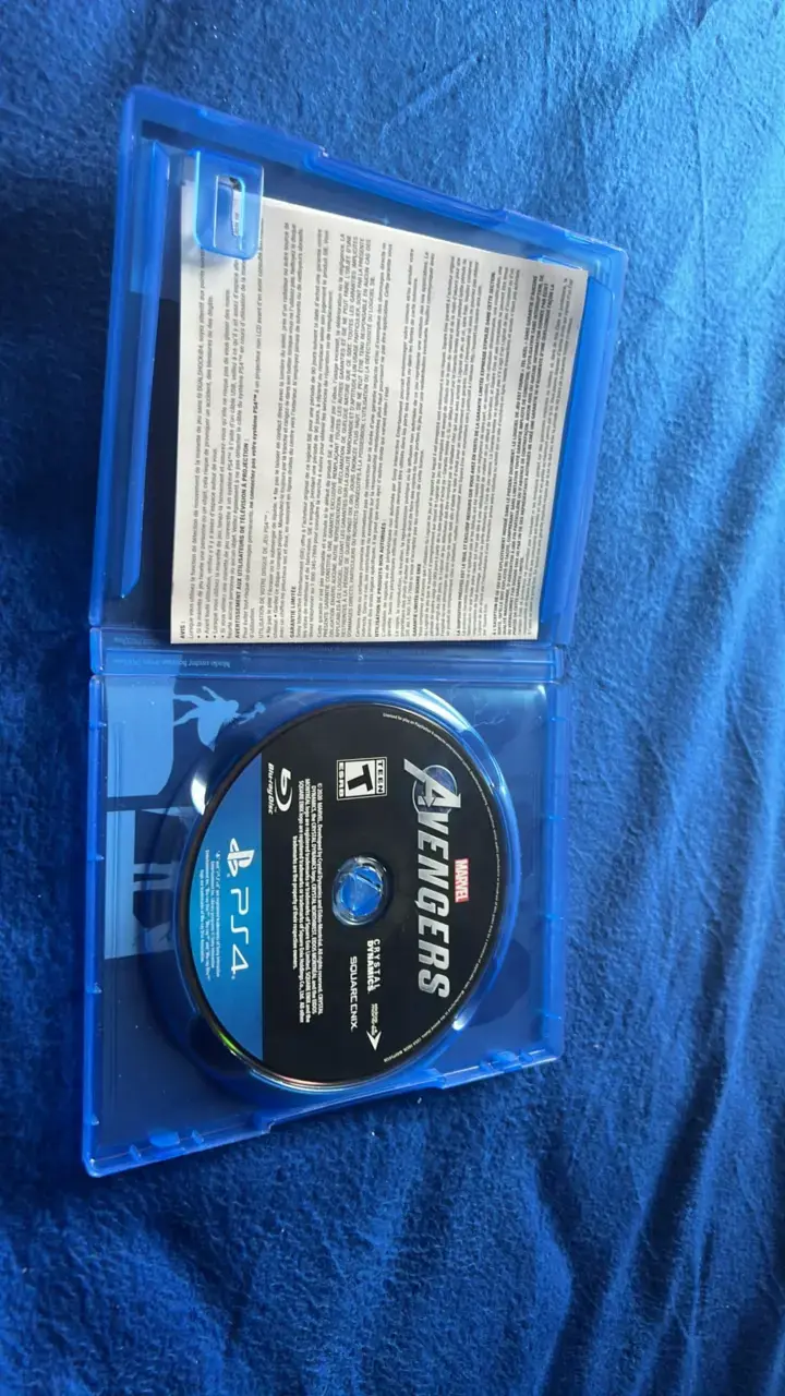 Juego PS4 Marvel Avengers en buen estado - 2