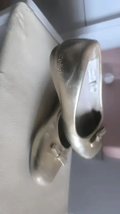 Zapatos dorados de niña con lazo - miniatura 2