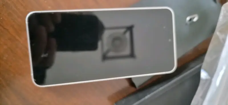 Smartphone Samsung Galaxy S24 en buen estado - 2