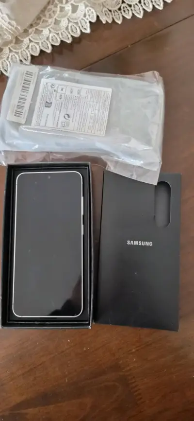 Smartphone Samsung Galaxy S24 en buen estado - miniatura 3