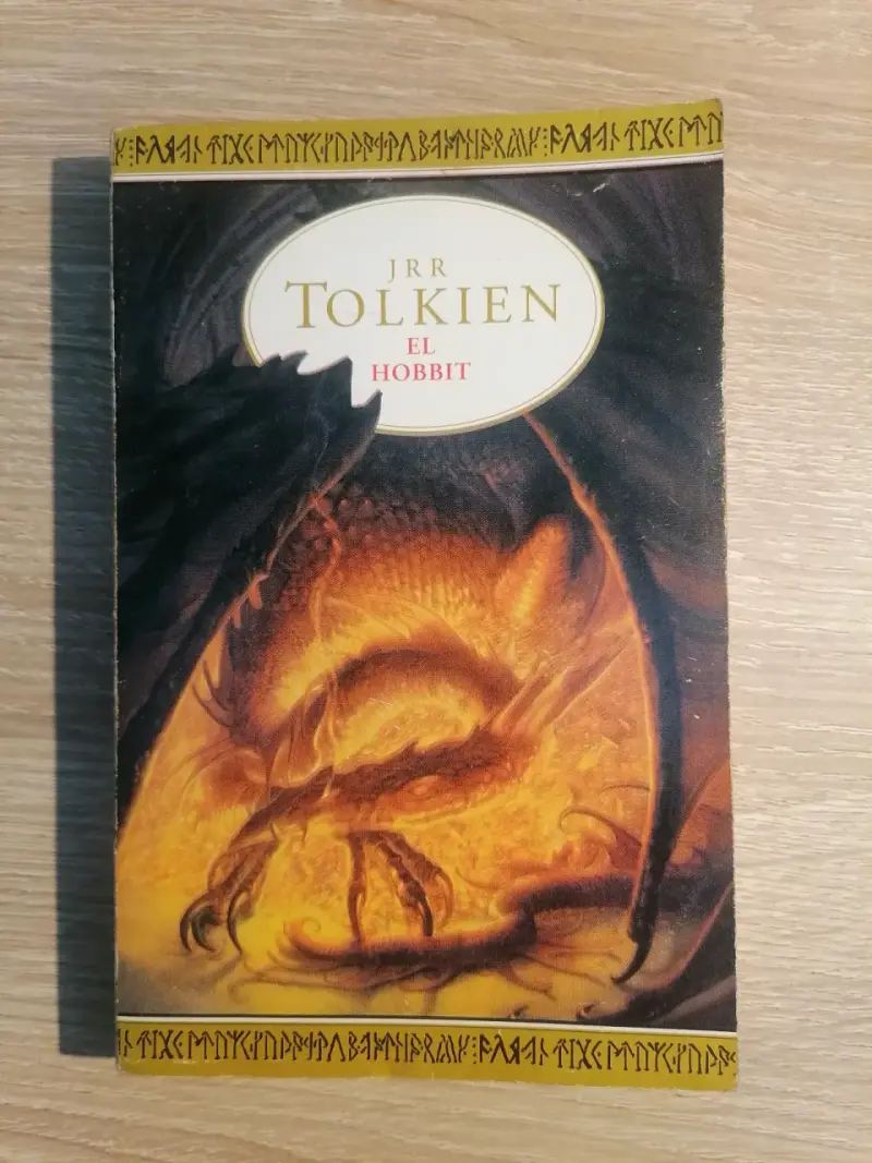 Libro El Hobbit de J.R.R. Tolkien en español - 1