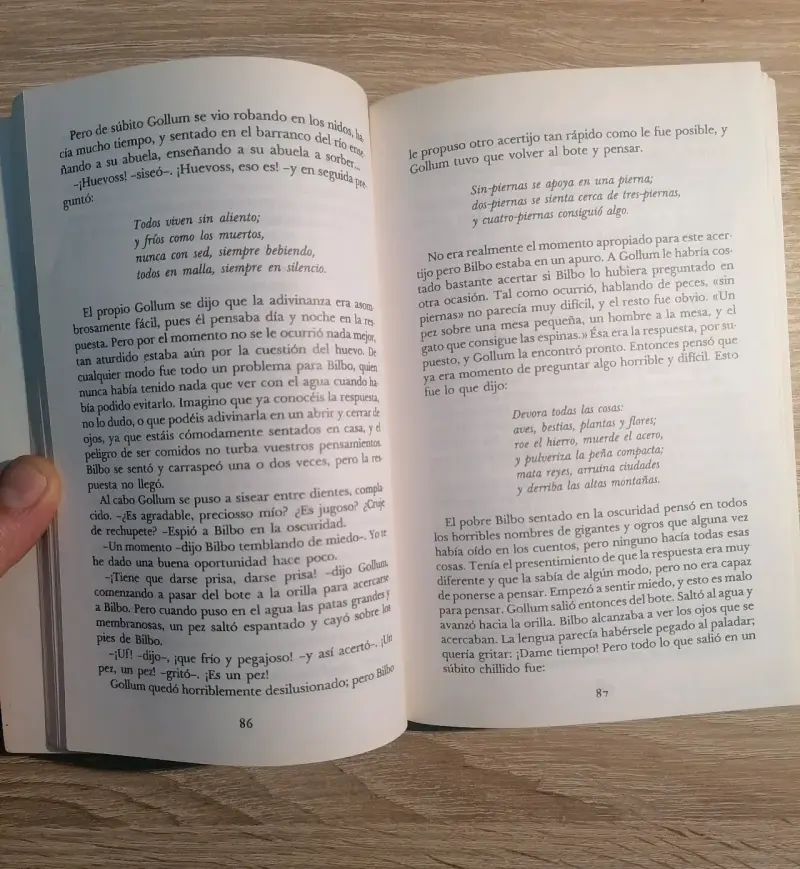 Libro El Hobbit de J.R.R. Tolkien en español - 3