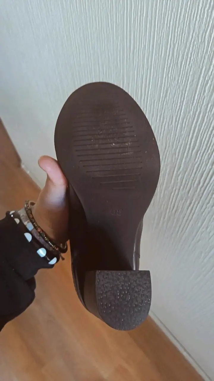 Botas de cuero negras con tacón alto - 4