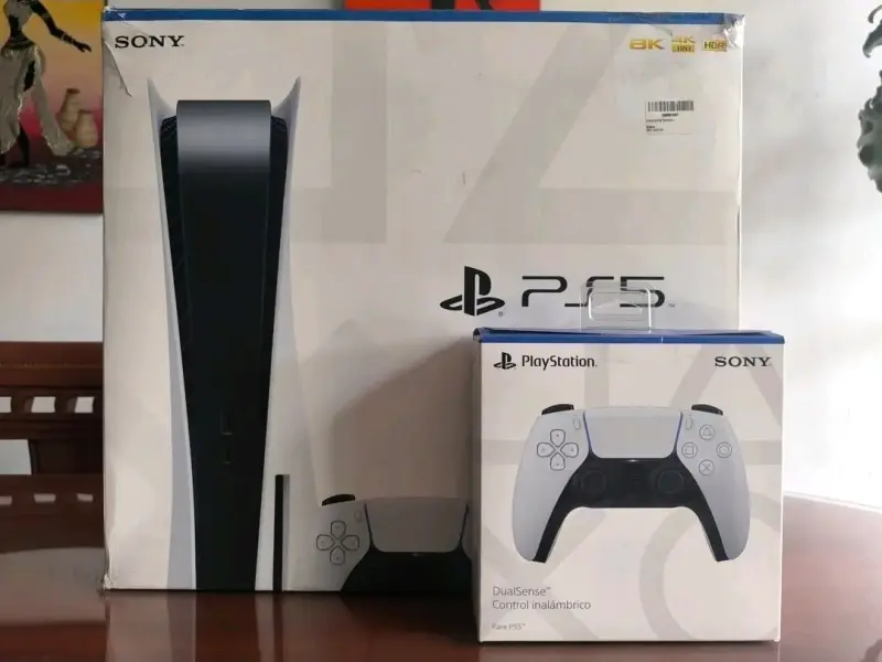Consola PlayStation 5 con control y cables - 2