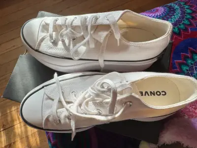 Zapatillas blancas Converse Chuck Taylor plataforma - miniatura 1