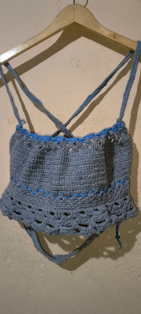 Top tejido a crochet gris y azul - 2