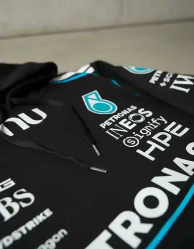 Polerón con capucha Mercedes AMG Petronas negro - miniatura 5
