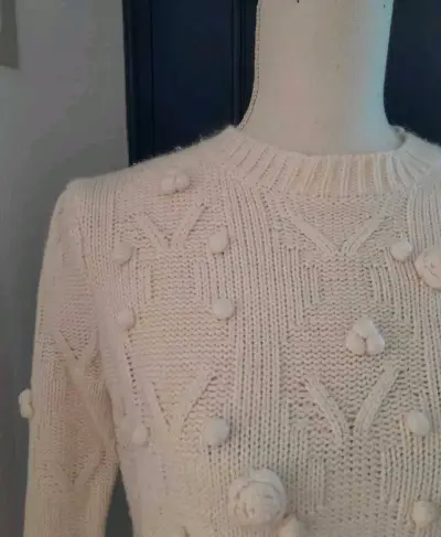 Suéter de punto con pompones beige - miniatura 2