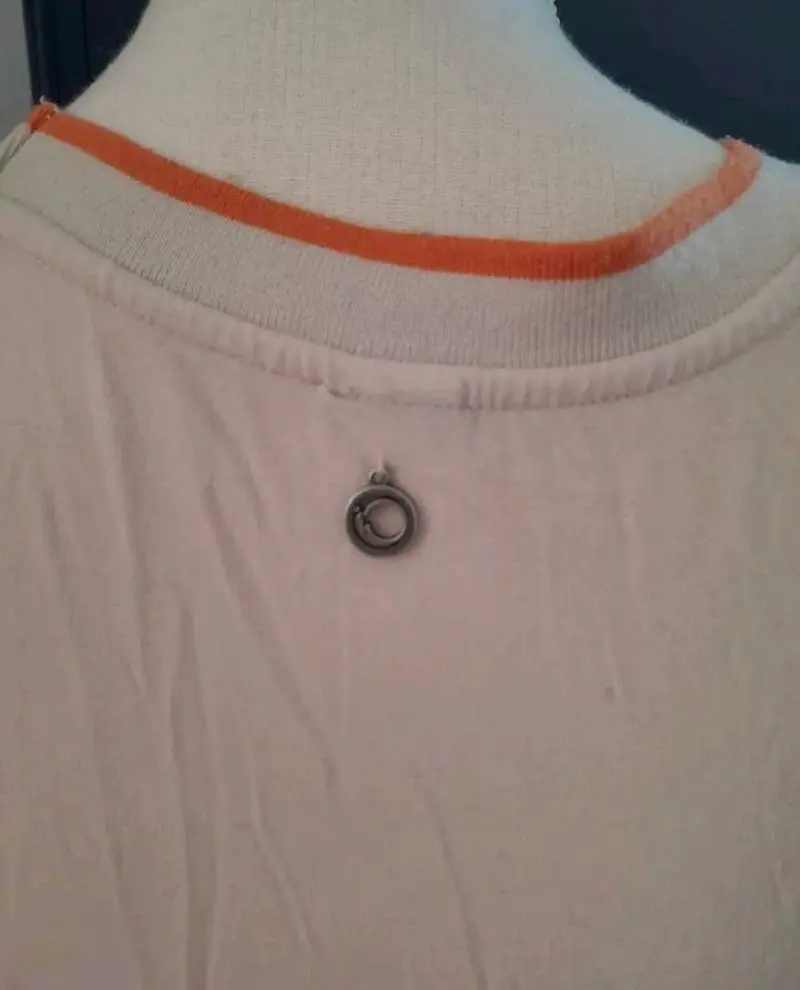 Polera con diseño de mujer y perro - 5