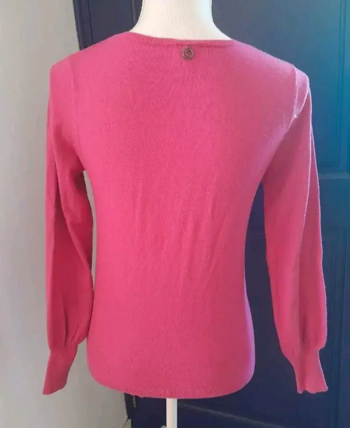 Suéter rosado de mujer con diseño tejido - 5