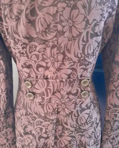 Abrigo de mujer con diseño floral - miniatura 6