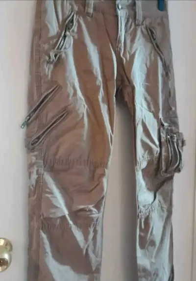 Pantalones cargo beige con múltiples bolsillos - miniatura 4