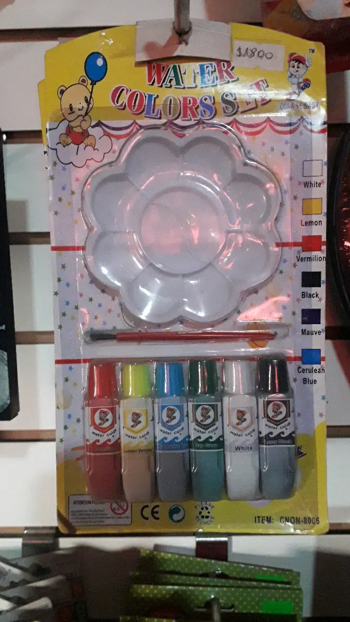 Set de acuarelas con pincel y paleta