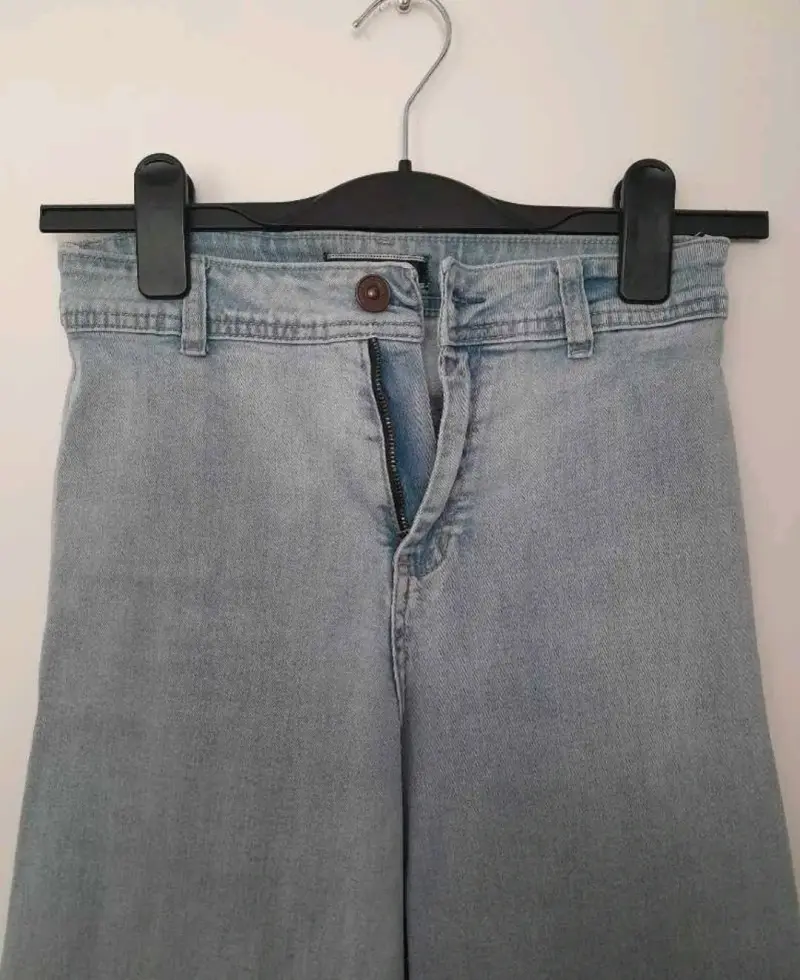 Jeans de mezclilla azul claro para mujer - 2