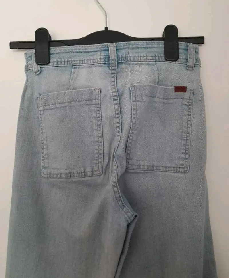 Jeans de mezclilla azul claro para mujer - 4