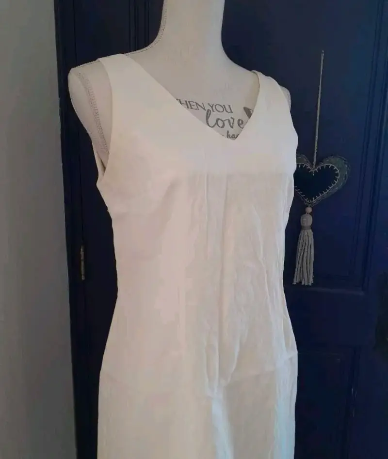 Vestido blanco sin mangas elegante - 1