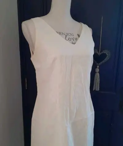 Vestido blanco sin mangas elegante - miniatura 1