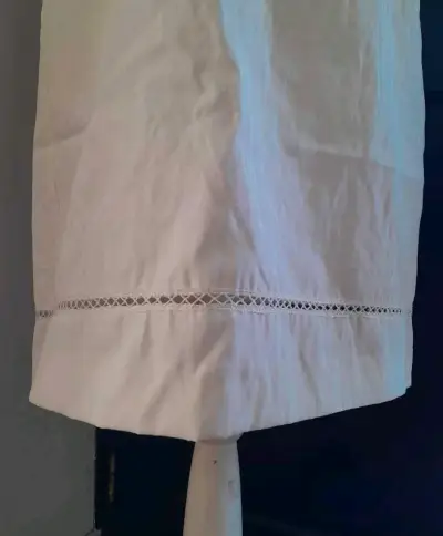 Vestido blanco sin mangas elegante - miniatura 4