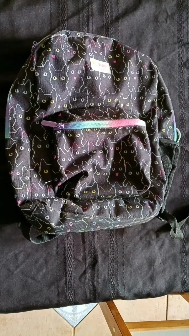 Mochila estampada de gatos negra