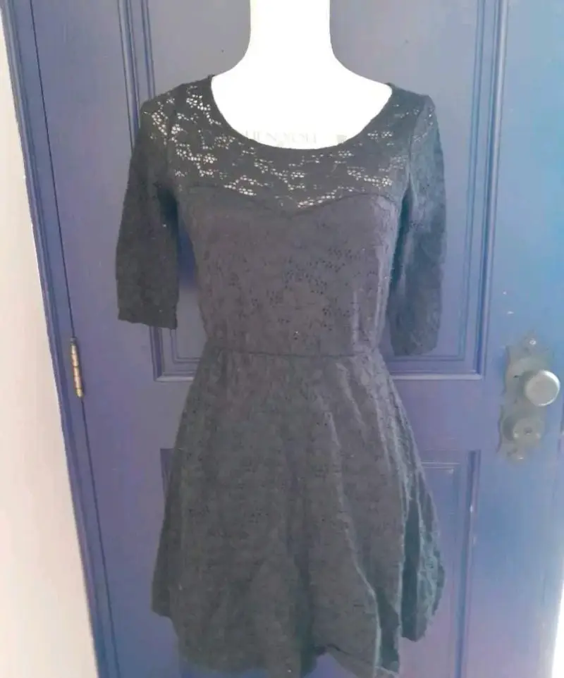 Vestido de encaje negro elegante - 1