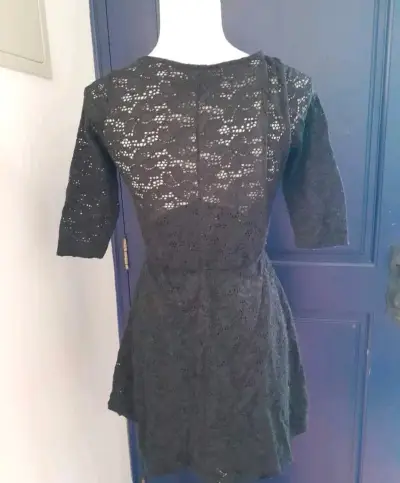 Vestido de encaje negro elegante - miniatura 4