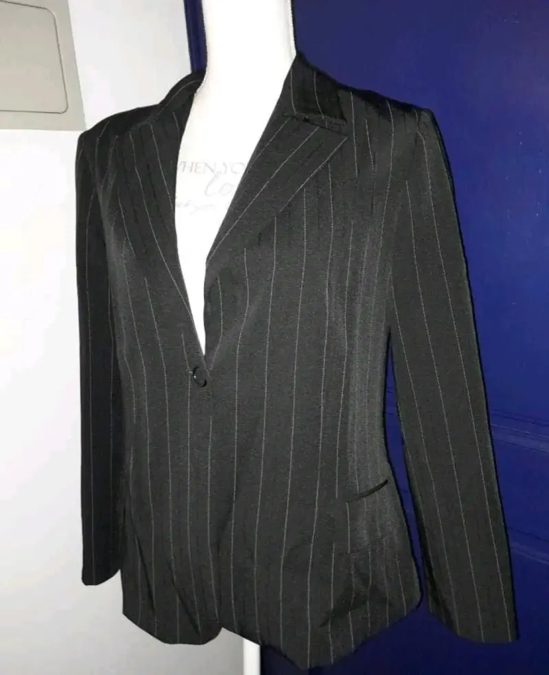 Blazer de mujer a rayas elegante - 4