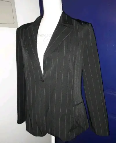 Blazer de mujer a rayas elegante - miniatura 4