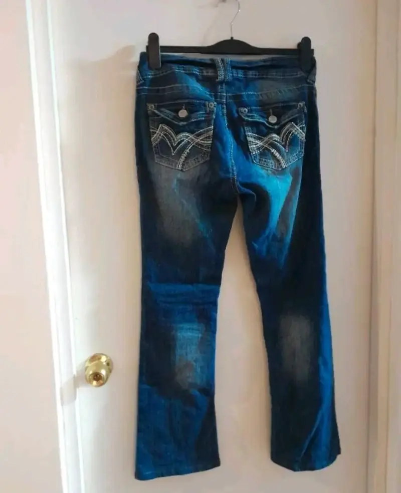 Jeans azul Wallflower con diseño bordado - 2
