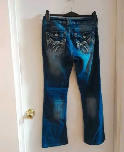 Jeans azul Wallflower con diseño bordado - miniatura 2