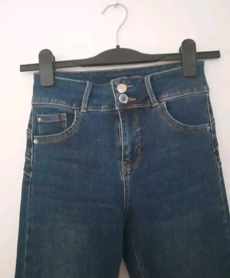 Jeans ajustados de mezclilla azul para mujer - 3