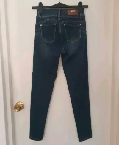 Jeans ajustados de mezclilla azul para mujer - miniatura 5