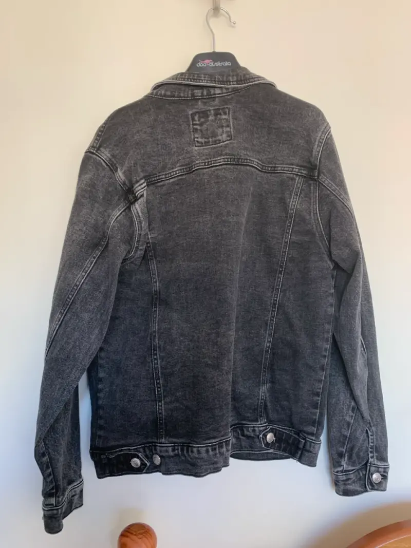 Chaqueta de mezclilla negra Zara para hombre - 2