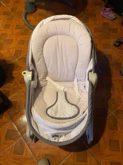 Cuna mecedora para bebé color gris - miniatura 1