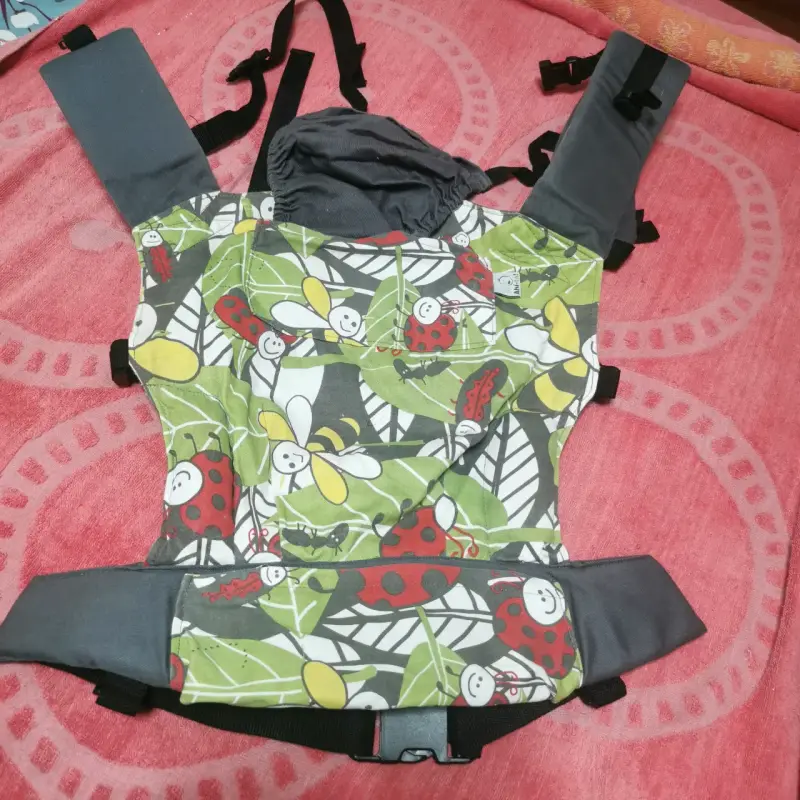 Portabebés ergonómico Ahí Tá con diseño de mariquitas - 1