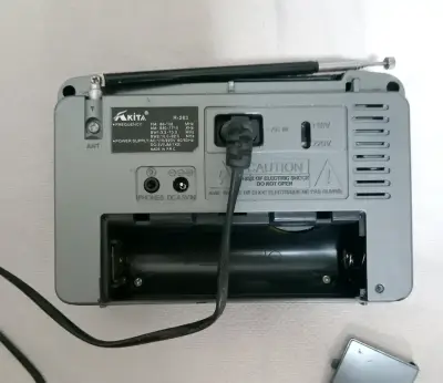 Radio portátil Akita R-263 de 4 bandas - miniatura 1