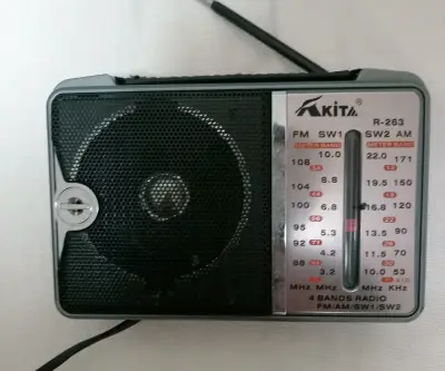 Radio portátil Akita R-263 de 4 bandas - miniatura 3