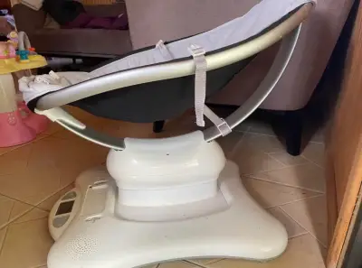 Silla mecedora para bebé con música y vibración - miniatura 1