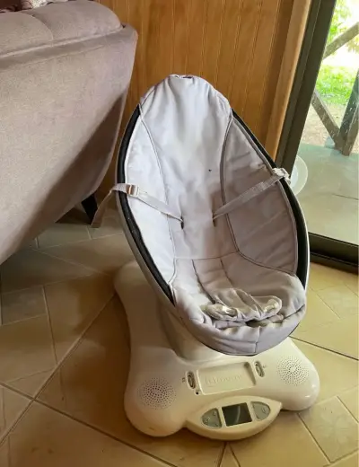 Silla mecedora para bebé con música y vibración - miniatura 2