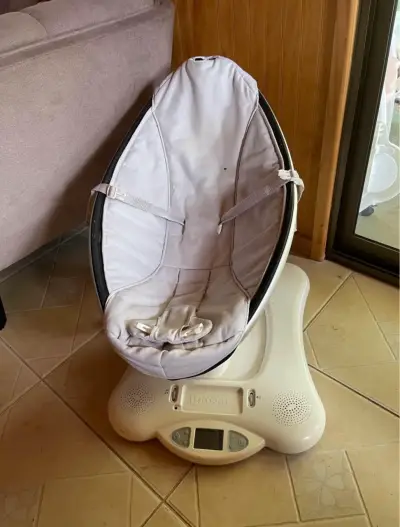 Silla mecedora para bebé con música y vibración - miniatura 3