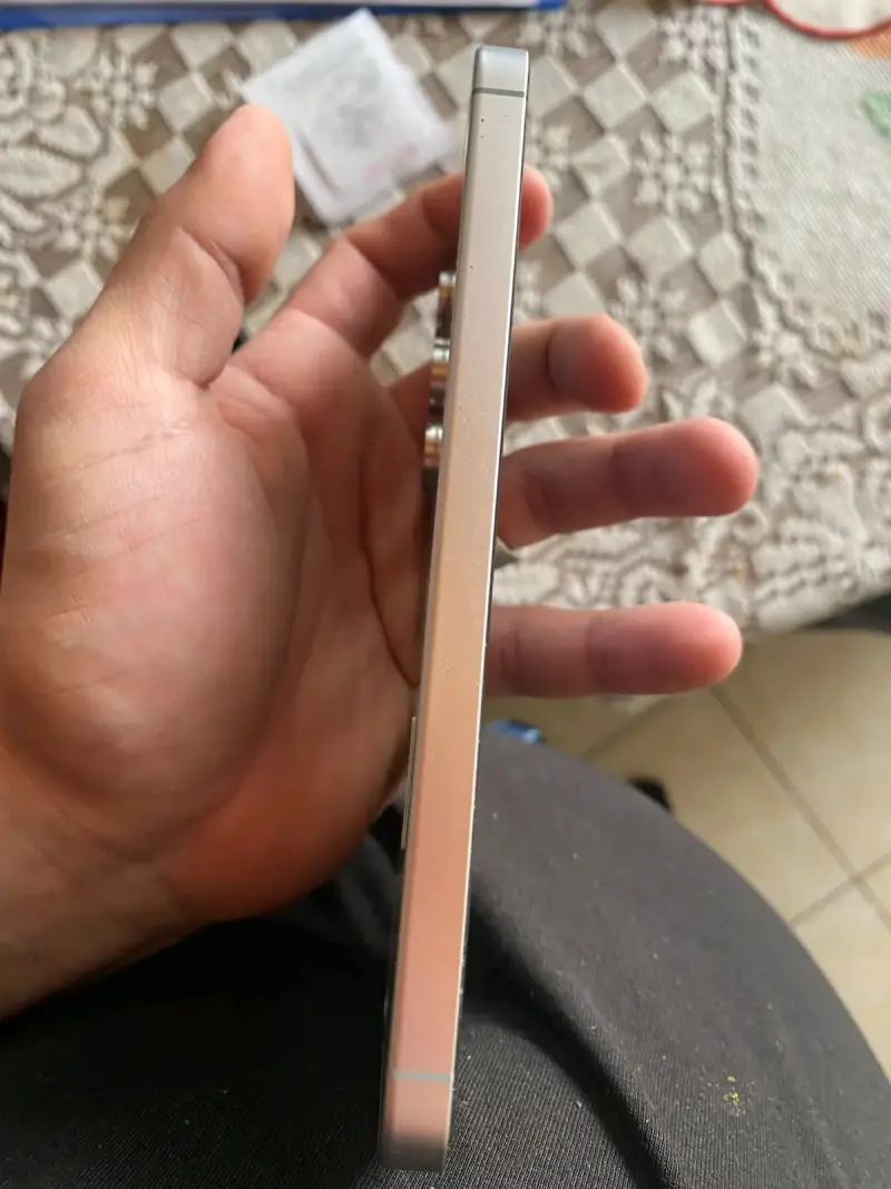 Samsung S24 FE - 4