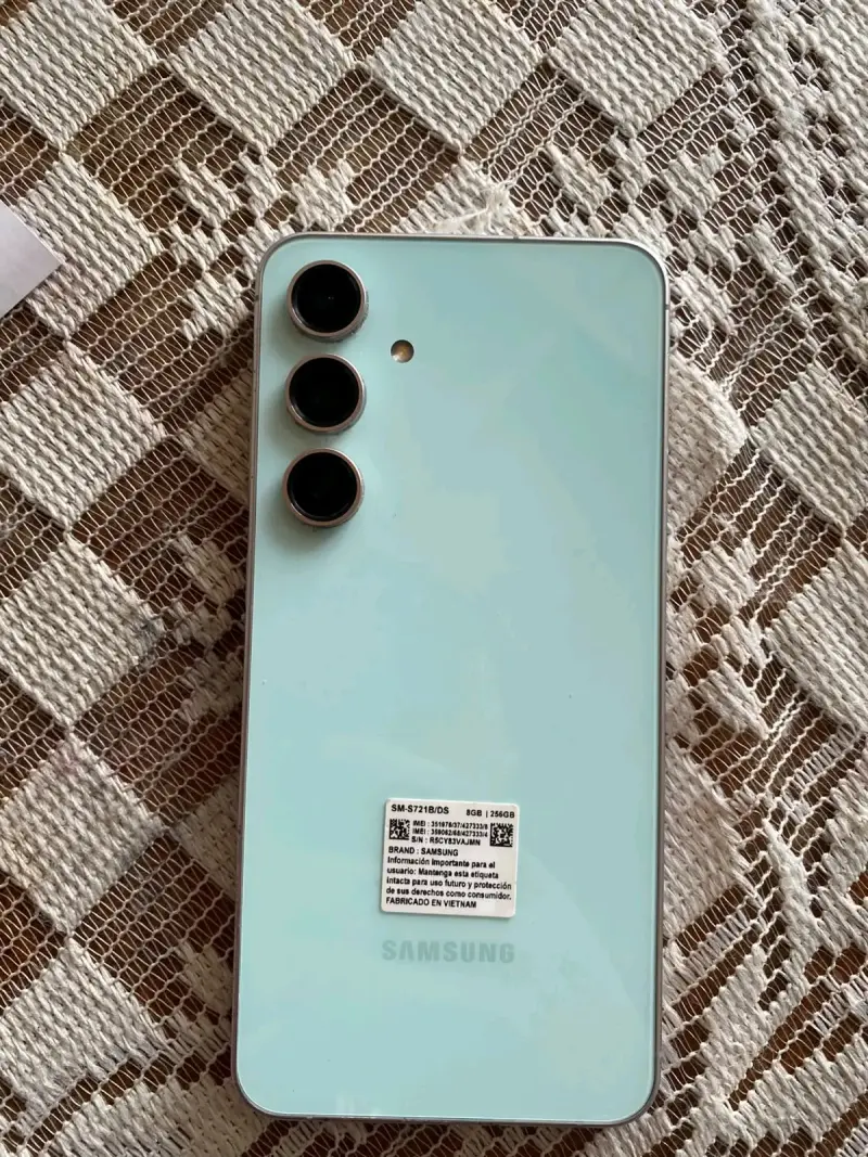 Samsung S24 FE - 5