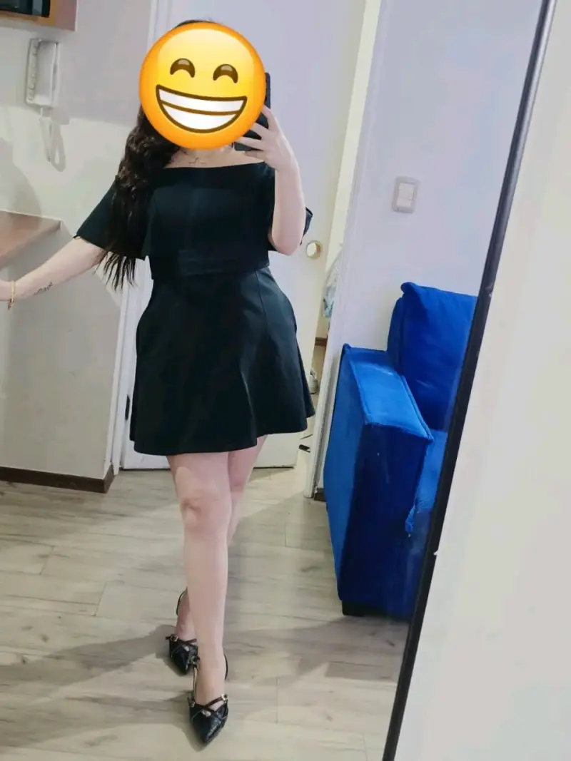 Vestido negro elegante para mujer