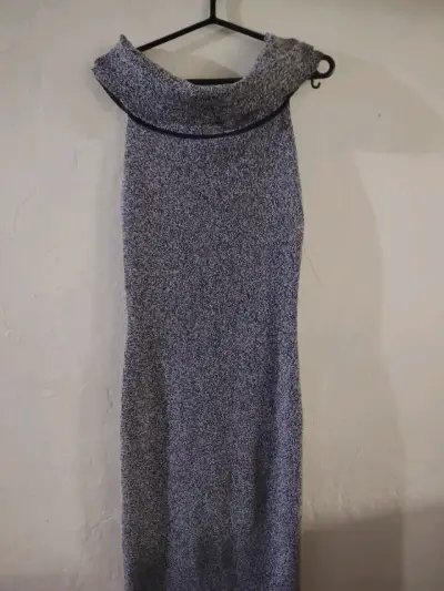 Vestido largo gris con cuello alto - miniatura 2