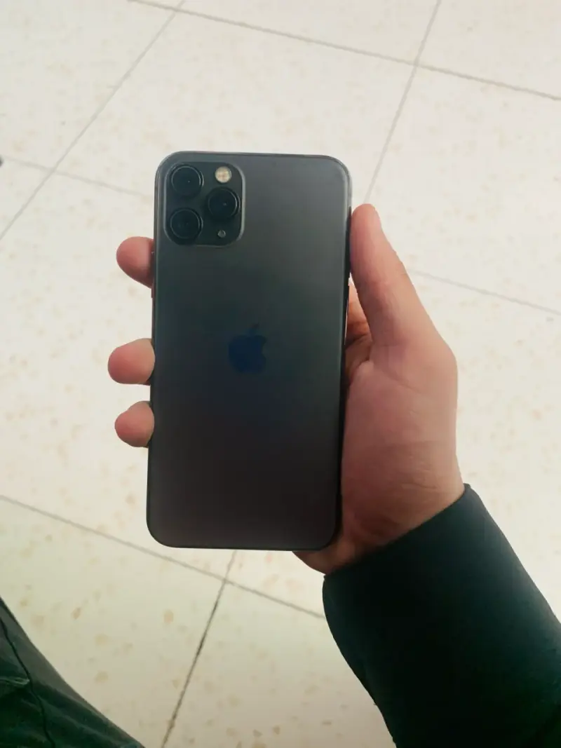 iPhone 11 Pro en buen estado - 1