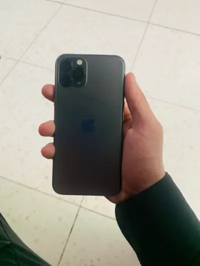 iPhone 11 Pro en buen estado - miniatura 1