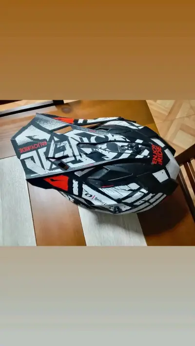 Casco de motocross Oneal edición limitada - miniatura 3