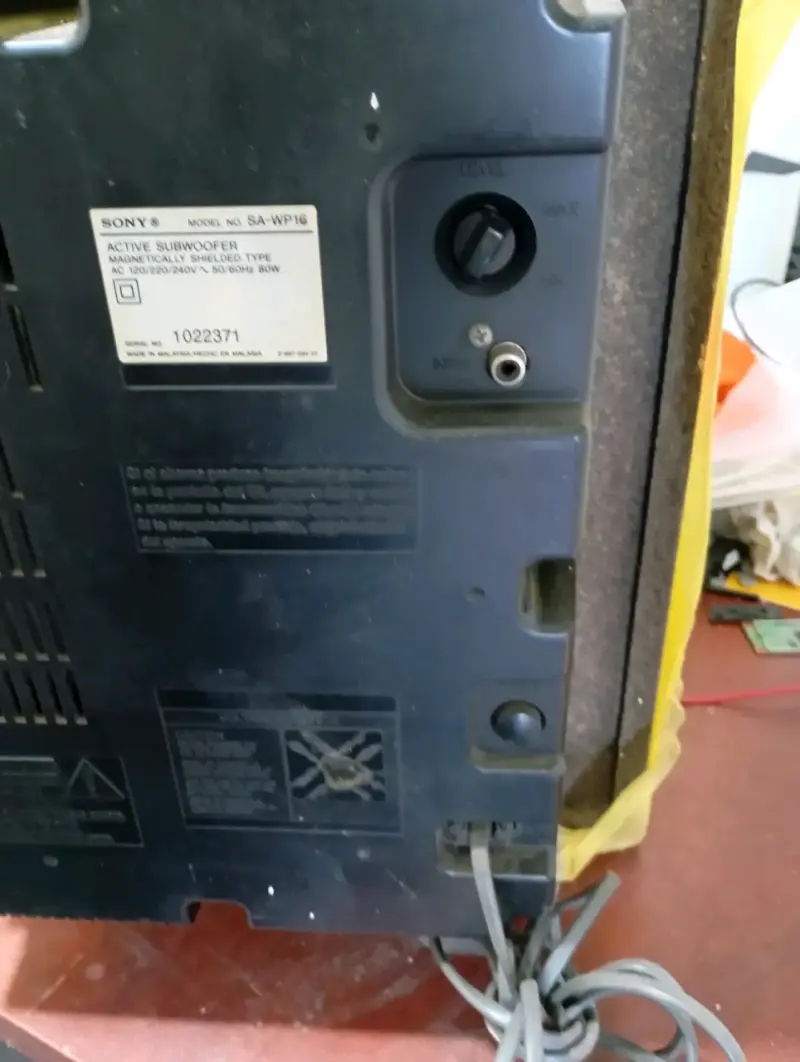Subwoofer activo Sony modelo SA-WP8 - 5