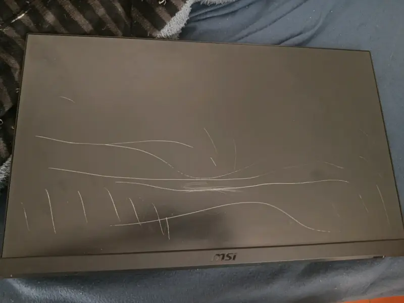 Monitor MSI con rayas visibles - 1