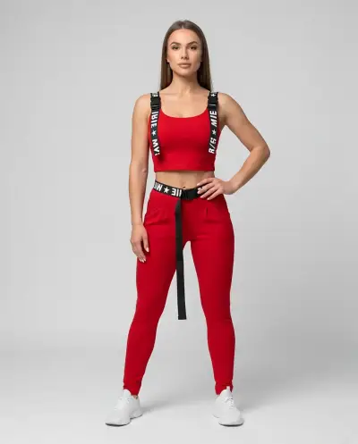 Conjunto deportivo rojo con tirantes ajustables - miniatura 1